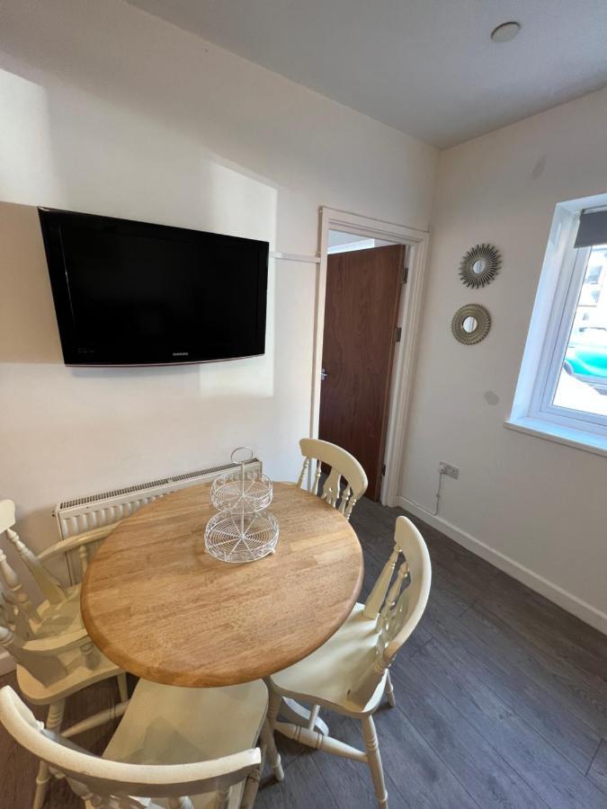 A Spacious Flat Cardiff Exterior photo